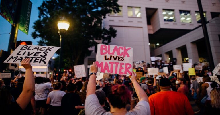 protesters-holding-signs-4552841